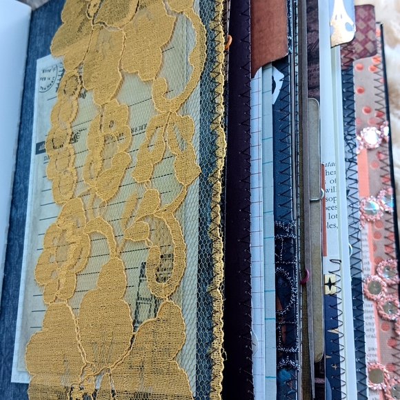 Spooky Goth Babe 🖤 Junk Journal - Picture 8 of 13